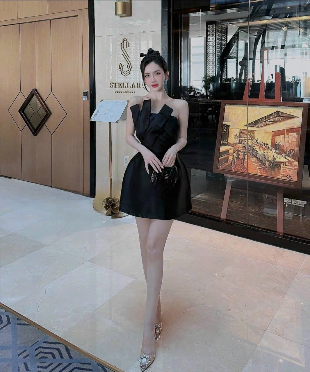 SET ÁO THUN TRẮNG + YẾM JEAN LOANG XẾP LI