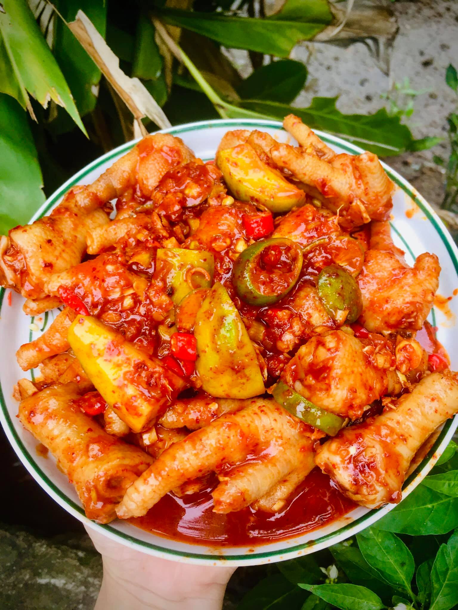 Chân gà sốt thái