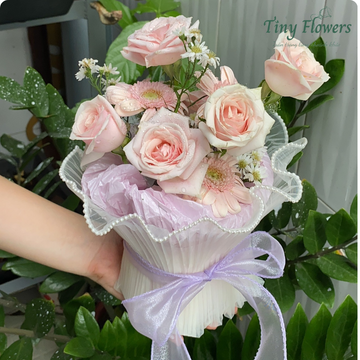 Bó Hoa Mix Hồng Kèm Nơ Phong Cách Nàng Thơ