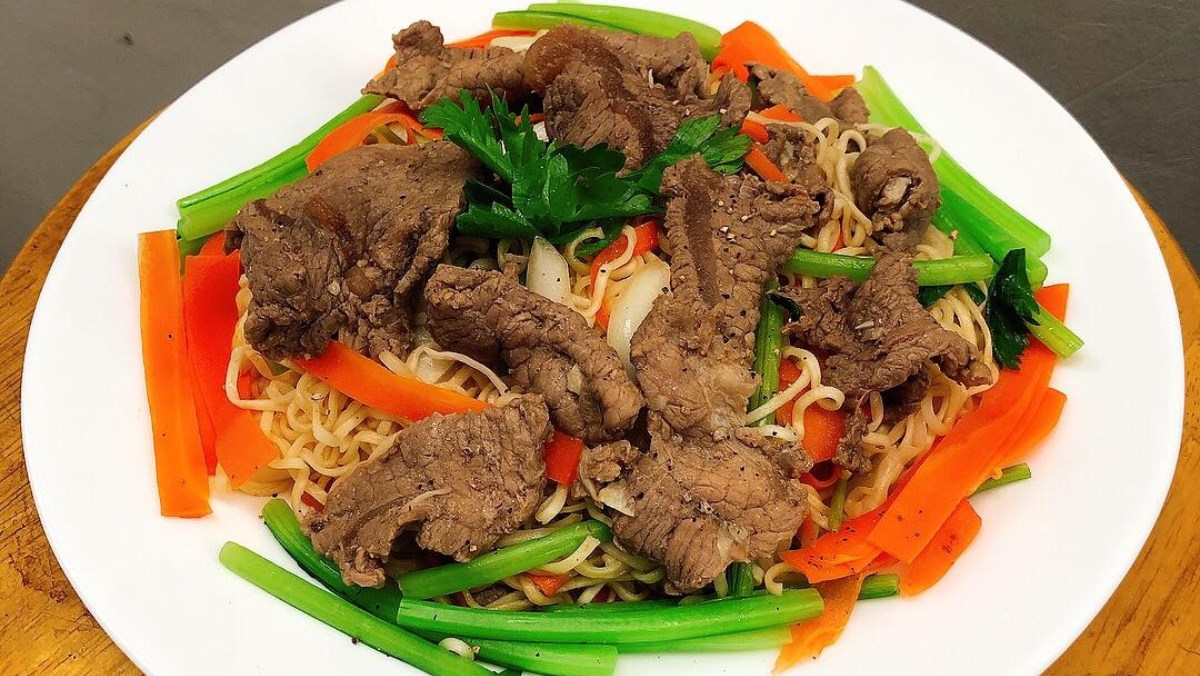 Mì xào bò