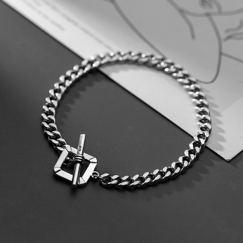 Phụ kiện vòng tay nam họa tiết vòng toàn đan nhau