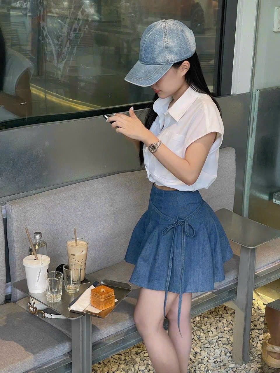 SET CROPTOP SƠ MI TRẮNG TAY HẾN KIỂU CÁCH MIX CHÂN VÁY JEAN CỘT DÂY EO