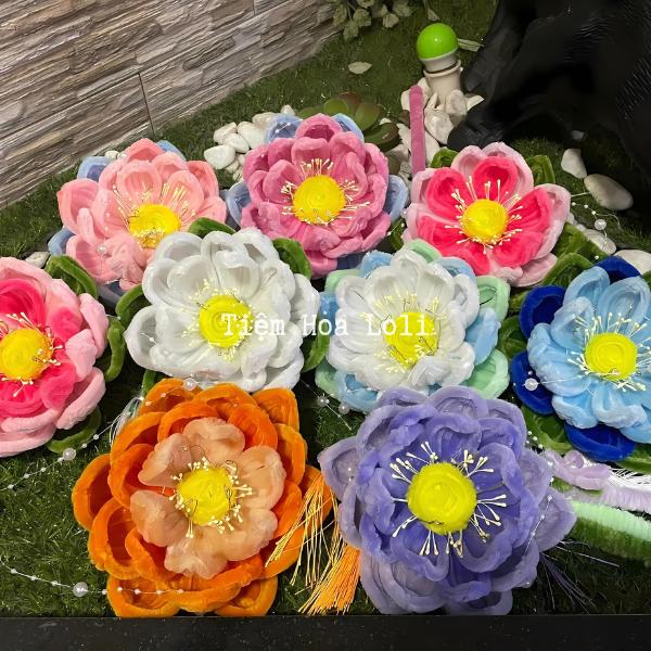 Lồng đèn hoa sen bằng kẽm nhung nhiều màu sắc