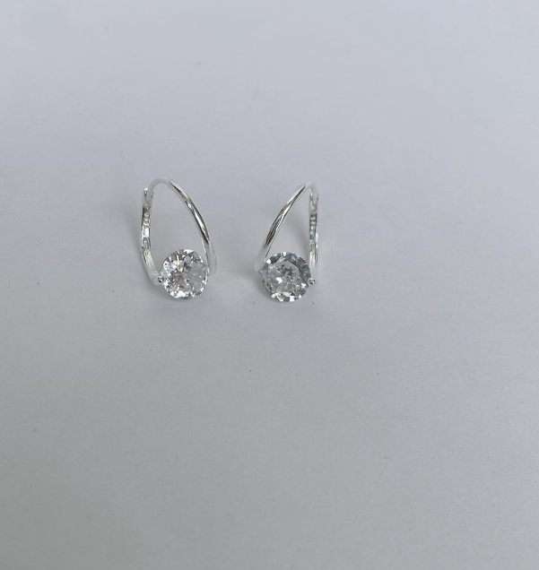 Bông tai nhỏ xinh