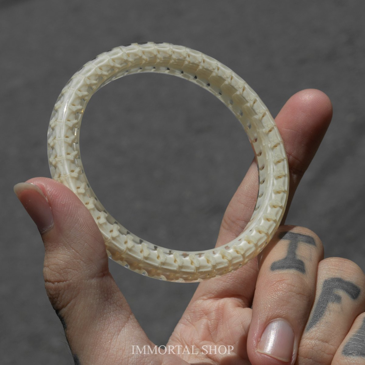 Vòng Tay Xương Rắn The Light