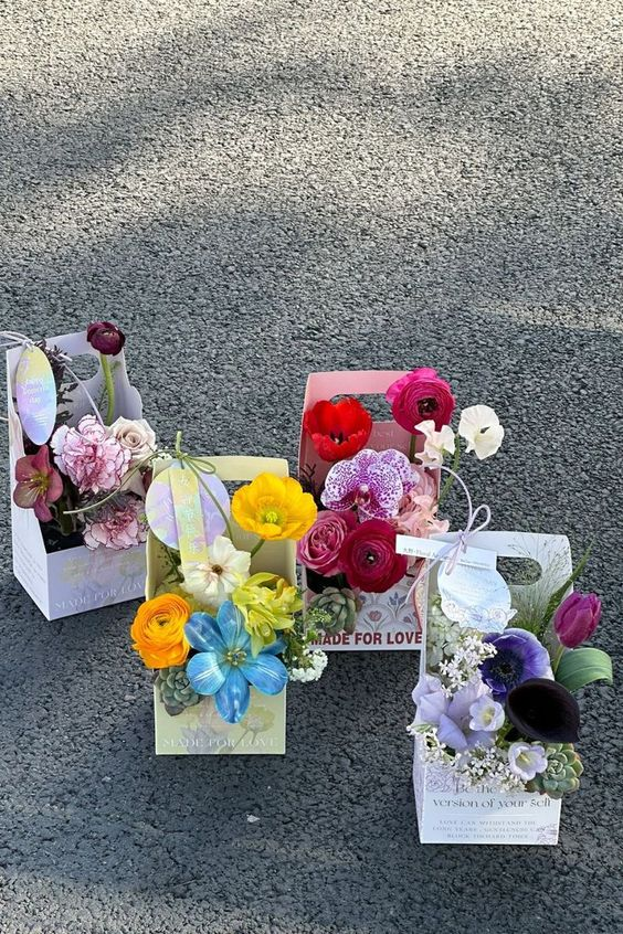 GIỎ HOA LEN NHIỀU MÀU SẮC