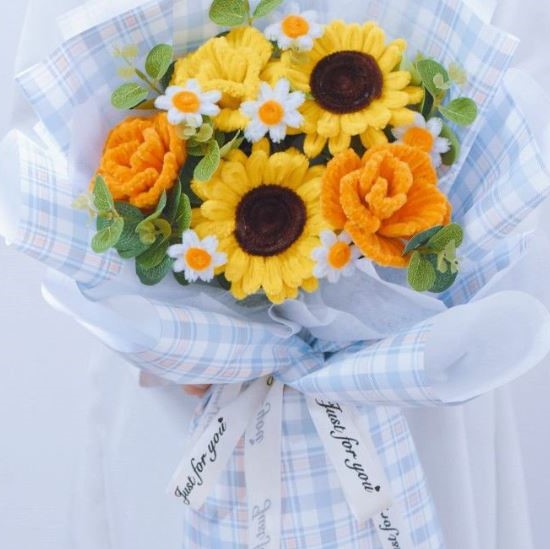 Bó hoa hướng dương handmade làm từ kẽm nhung theo yêu cầu dành tặng cho người yêu