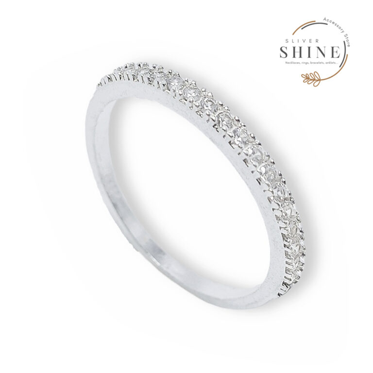 Nhẫn bạc đính đá một hàng sang trọng