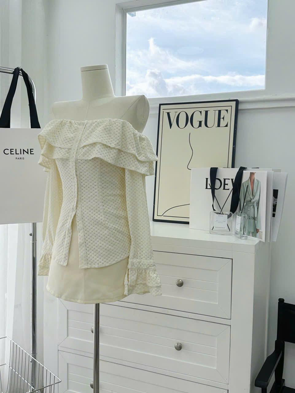 Áo trễ vai chân váy