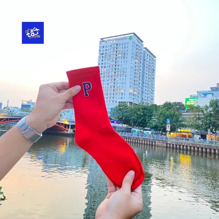 Tất Vớ Cổ Cao Đỏ Hoạ Tiết Chữ P