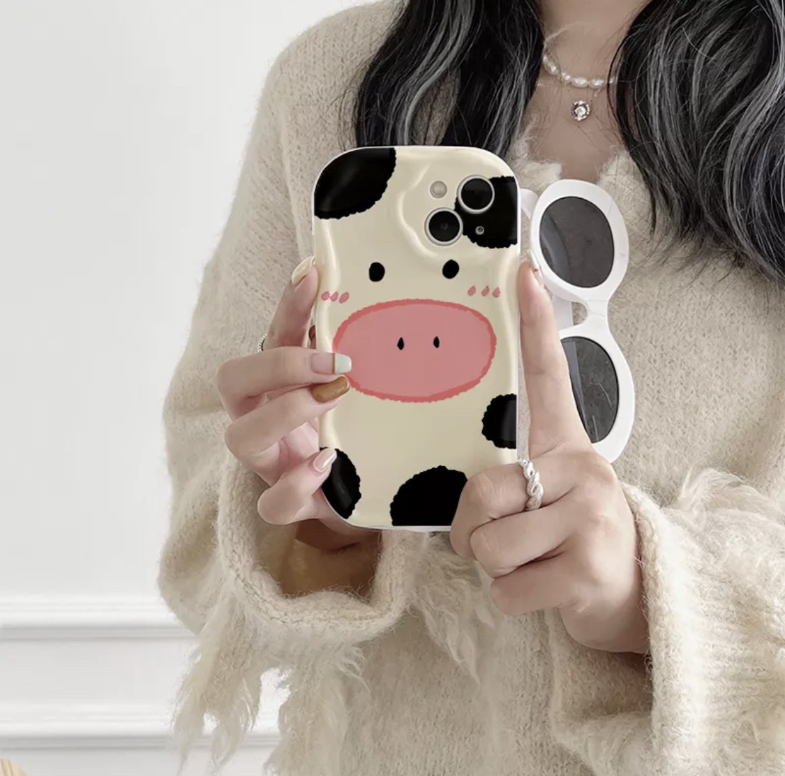 Ốp lưng iphone cạnh sóng nổi Bò sữa