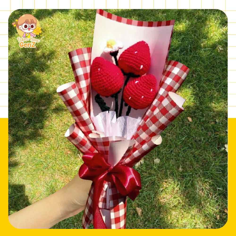 Bó Hoa Dâu Tây Bằng Len Mix Cúc Họa Mi