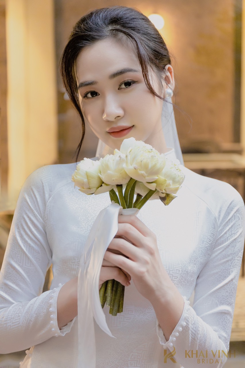Áo Dài Cô Dâu Màu Trắng Thiết Kế Riêng Biệt May Sẵn Màu Trắng Tinh Khôi 02