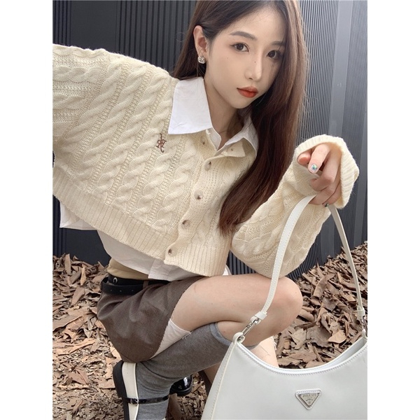 Áo Croptop Tay Dài Cài Nút Màu Trắng Kem Dành Cho Nữ