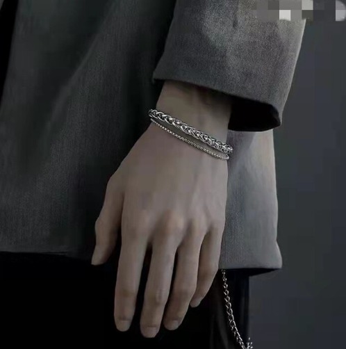 Vòng Tay Square Bạc Titan