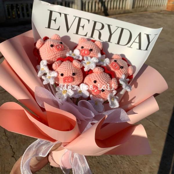Bó hoa len handmade hình heo con siêu đáng yêu