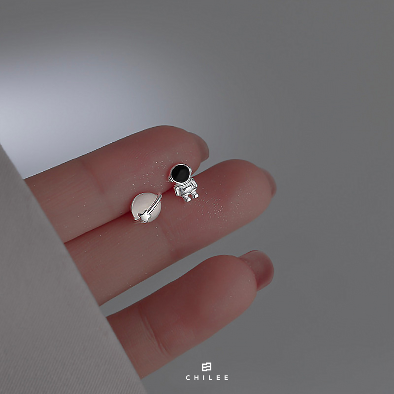 Khuyên tai phi hành gia