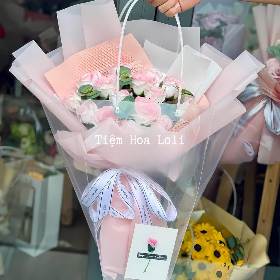 Bó hoa hồng sáp xinh xắn nhiều màu kèm túi mica