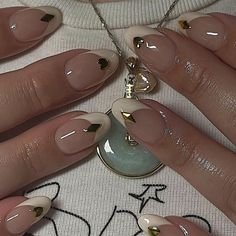 Nailbox hồng trắng bóng bẩy sang trọng