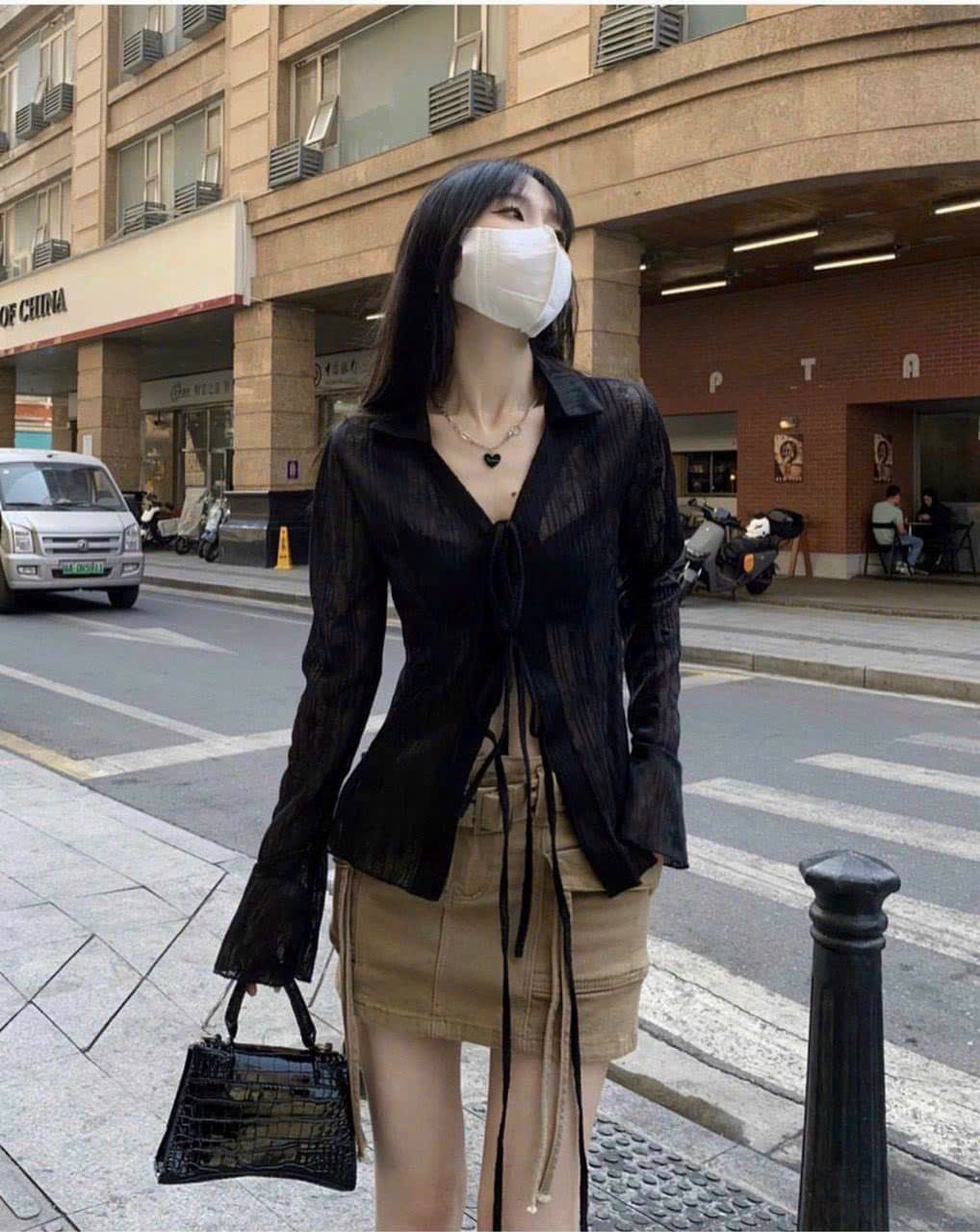 SET 4 MÓN SƠ MI ĐEN SỌC BRA 2 DÂY MIX CHÂN VÁY KAKI NÂU KÈM BELT CÁ TÍNH