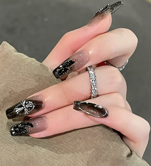 Móng Tay Giả Dài Đính Kim Cương Lấp Lánh Phong Cách Tối Màu