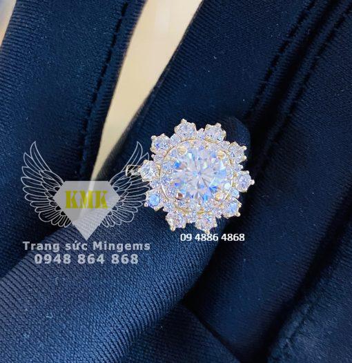 Nhẫn Kim Cương Nhẫn kim Cương Nữ 7ly Moissanite vàng 18k Chất Lượng Cao7ly đến 7ly2 Cho Nữ mang thương hiệu Moissanite đang dần được sử dụng phổ biến rộng rãi trên thị trường hiện nay, giá chỉ dưới 10