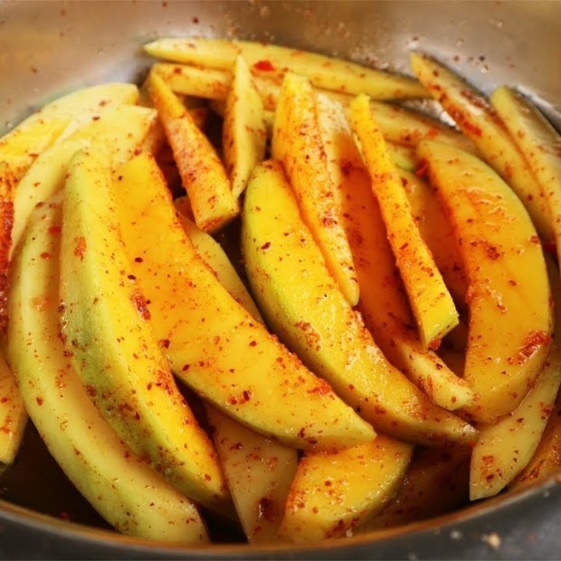 Xoài lắc muối ớt