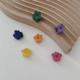 Kẹp điểm xuyến hoa màu