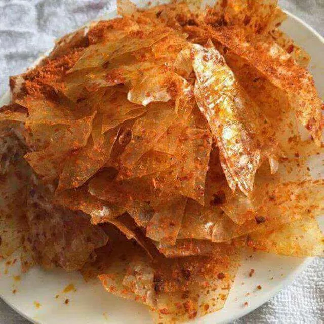 Bánh tráng chấm sa tế tỏi khô bò