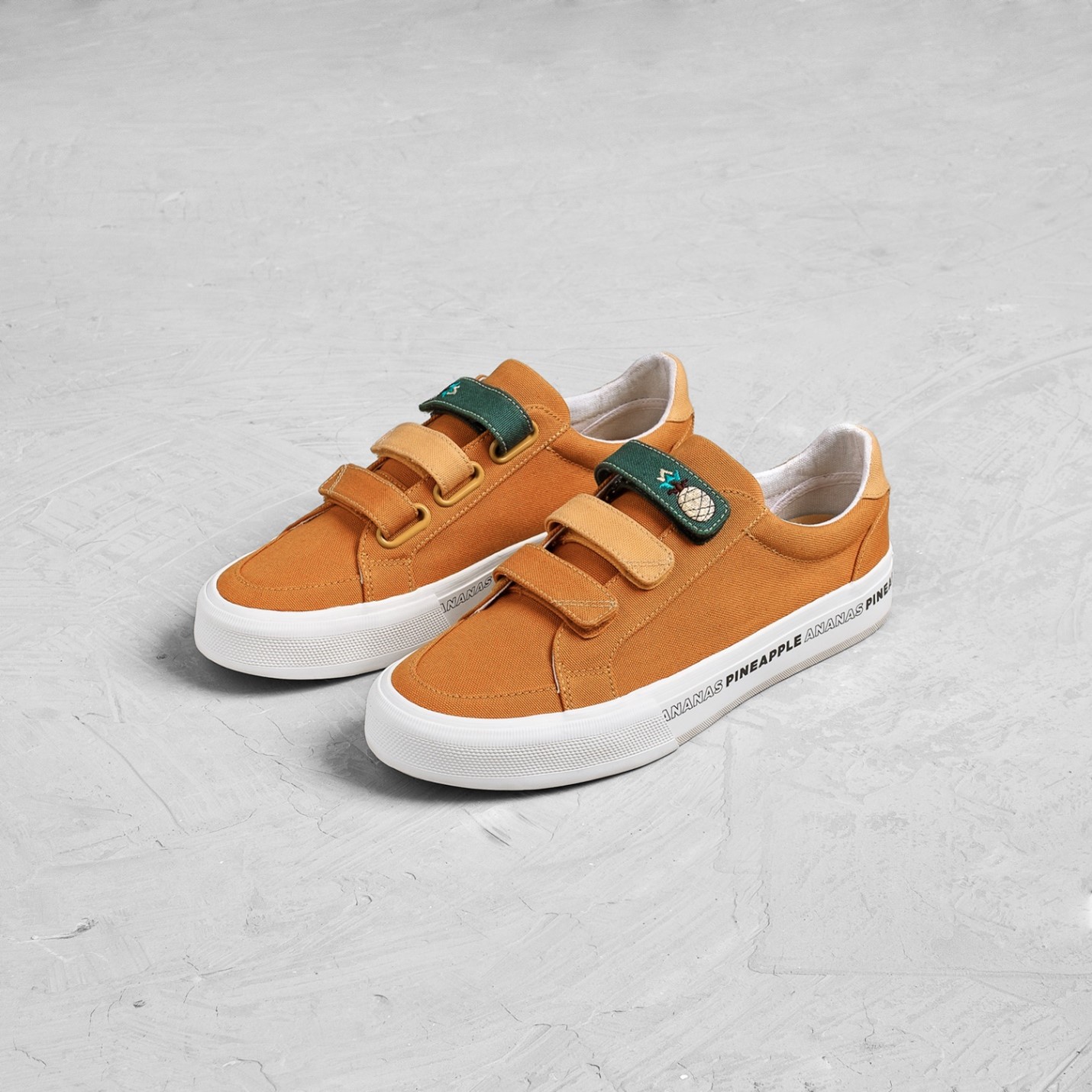 URBAS PINEAPPLE OR ANANAS - LOW TOP - PINEAPPLE PEEL