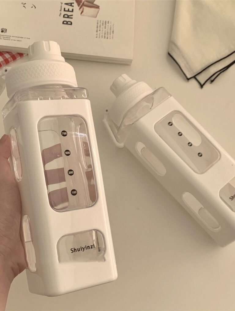 Bình nước basic hình vuông có ống hút