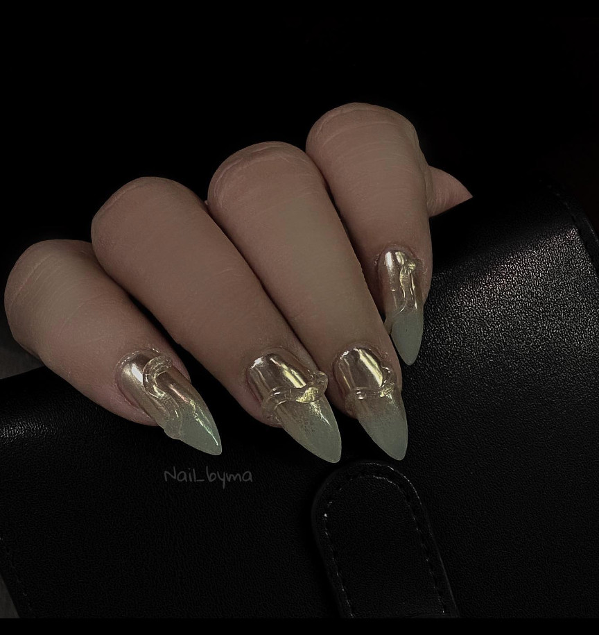 Nailbox trắng vàng kim sang trọng