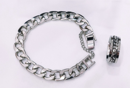 Vòng tay nam nhẫn titan cá tính