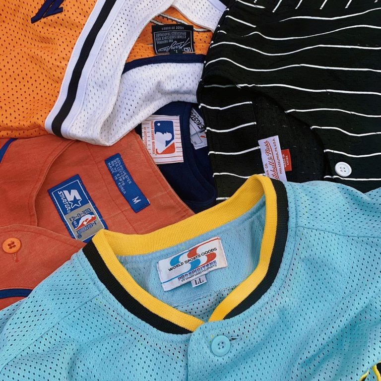 Áo phong cách thể thao