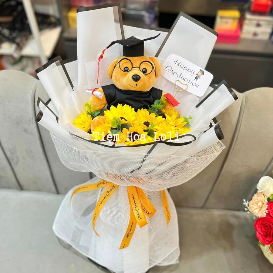 Bó hoa sáp hướng dương kèm gấu cử nhân tặng ngày lễ tốt nghiệp