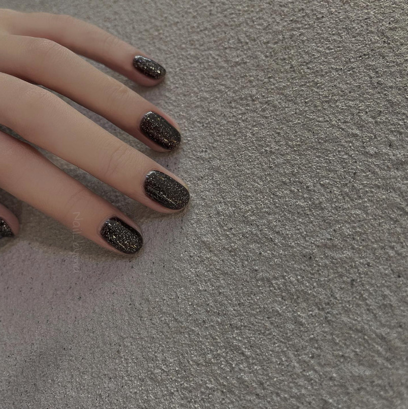 Nailbox luxury đen kim tuyến