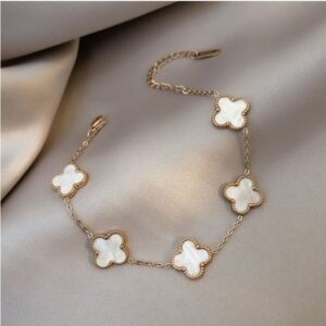 Lắc tay cỏ bốn lá