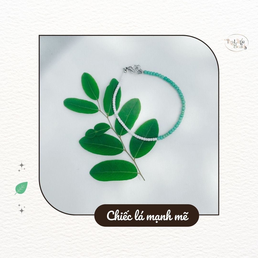 Vòng tay handmade The Little Beads "Chiếc lá mạnh mẽ" hạt cườm màu xanh và trắng