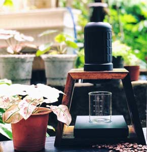 Giá đỡ cà phê phin bằng gỗ