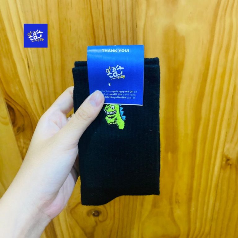 Tất Vớ Cổ Cao Đen Hoạ Tiết Khủng Long