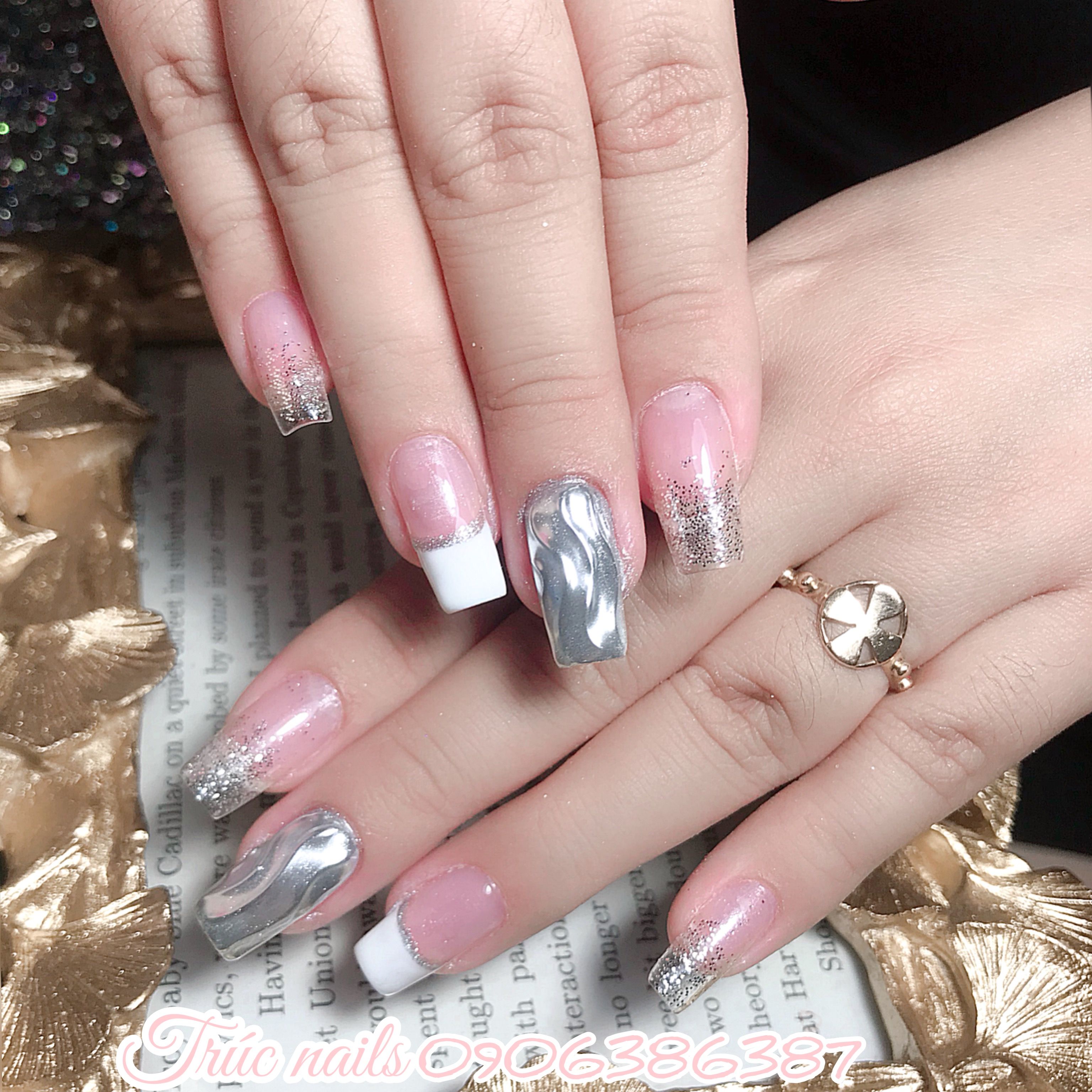 set 24 móng tay giả có keo dán nhẹ nhàng, hologram