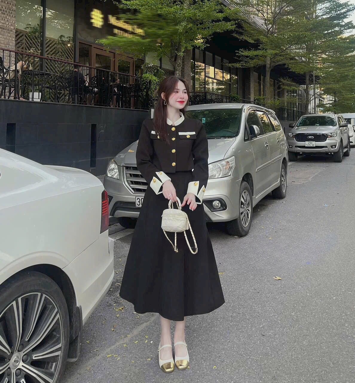 SET ÁO VOAN NUDE CỔ TRỤ XẺ TÀ KÈM SHORT TRẮNG