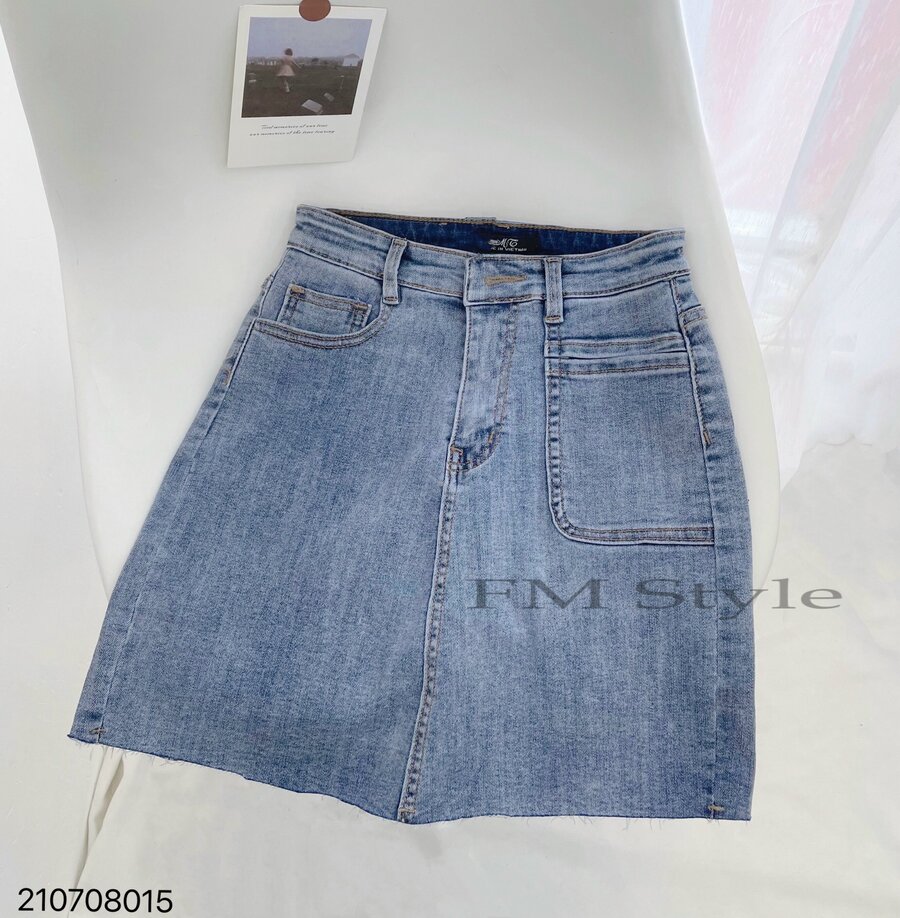 Chân váy jean có túi to