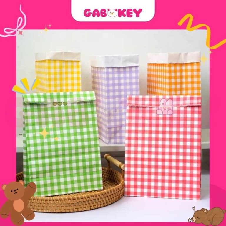 Túi giấy đựng quà họa tiết caro