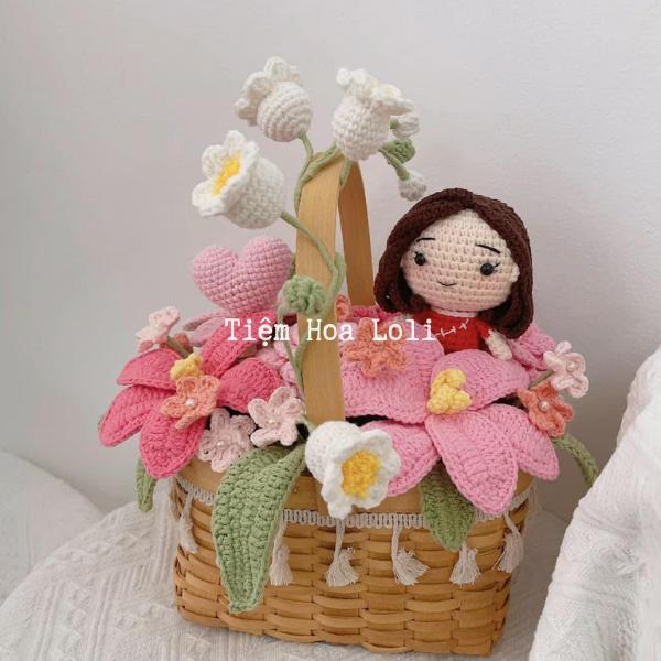 Giỏ hoa len mix nhiều loại hoa làm quà tặng cho người thân yêu