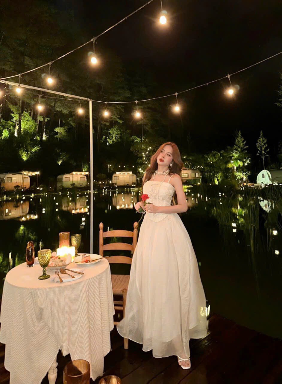 SET ÁO REN CÚP 2 DÂY VÀ CHÂN VÁY TƠ TRẮNG XOÈ CÔNG CHÚA DỰ TIỆC