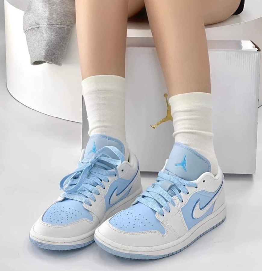 Sneaker màu trắng xanh QT2 Full hộp và bill