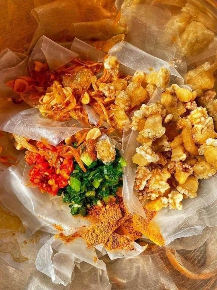 Bánh tráng tóp mỡ cay