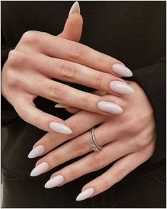 Nailbox trắng đẹp đẽ bóng bẩy sang trọng