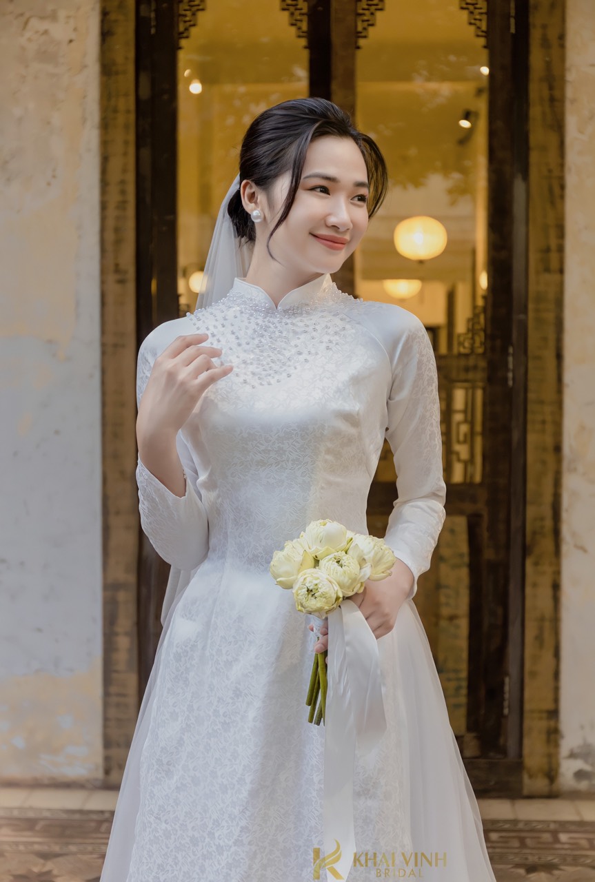 Áo Dài Cô Dâu Màu Trắng Thiết Kế Riêng Biệt May Sẵn Màu Trắng Tinh Khôi 01